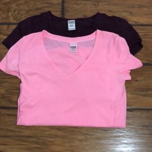Plain, tight-fitted t-shirts
